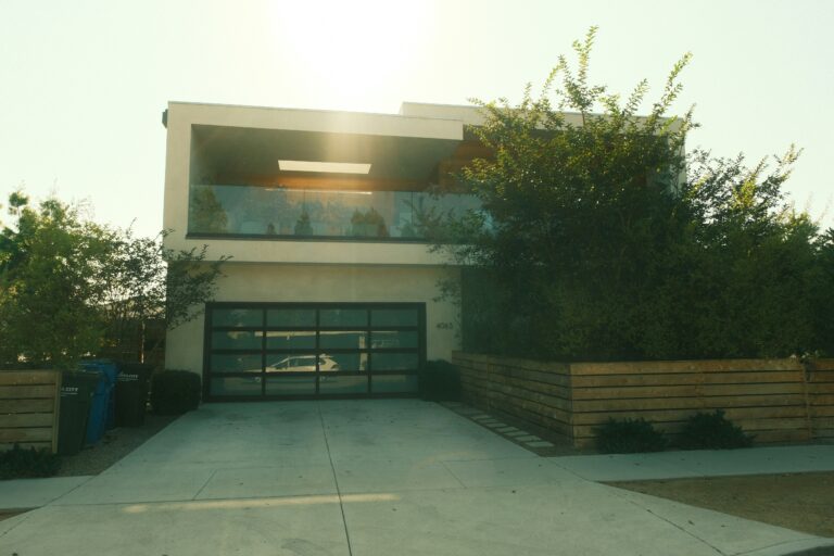 Maximizing Curb Appeal with Front Yard Landscaping