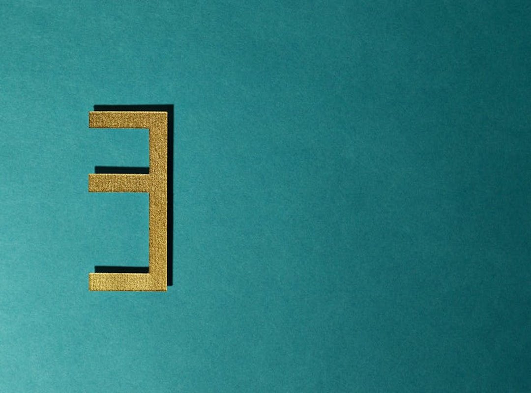 Trend #3: Vintage and Retro Wallpapers